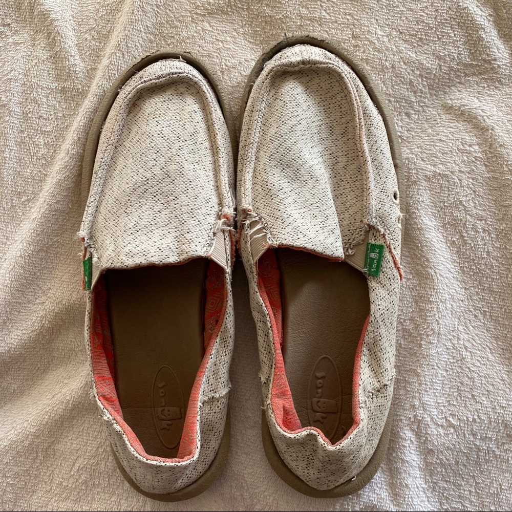 speckaled sanuks 8